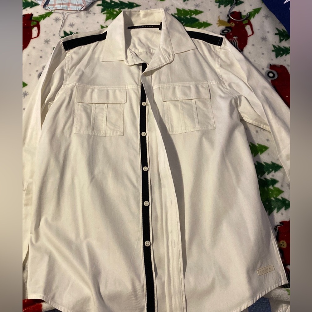 This is a men’s Sean John, long sleeve dress shirt, size medium like new.